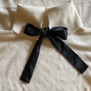 Banana Republic Cream turtleneck sweater. Size: S